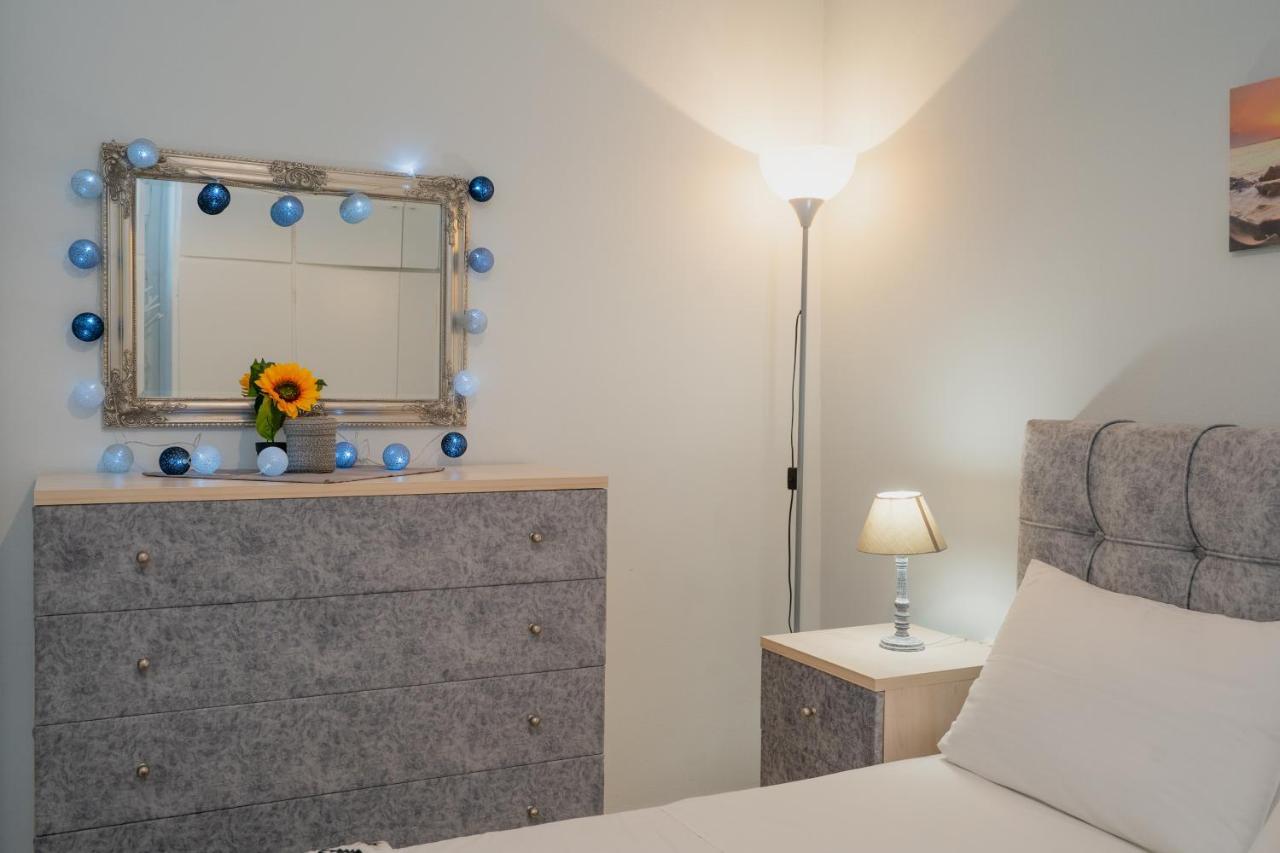 Comfy Apt Next To Metro Atena Exterior foto