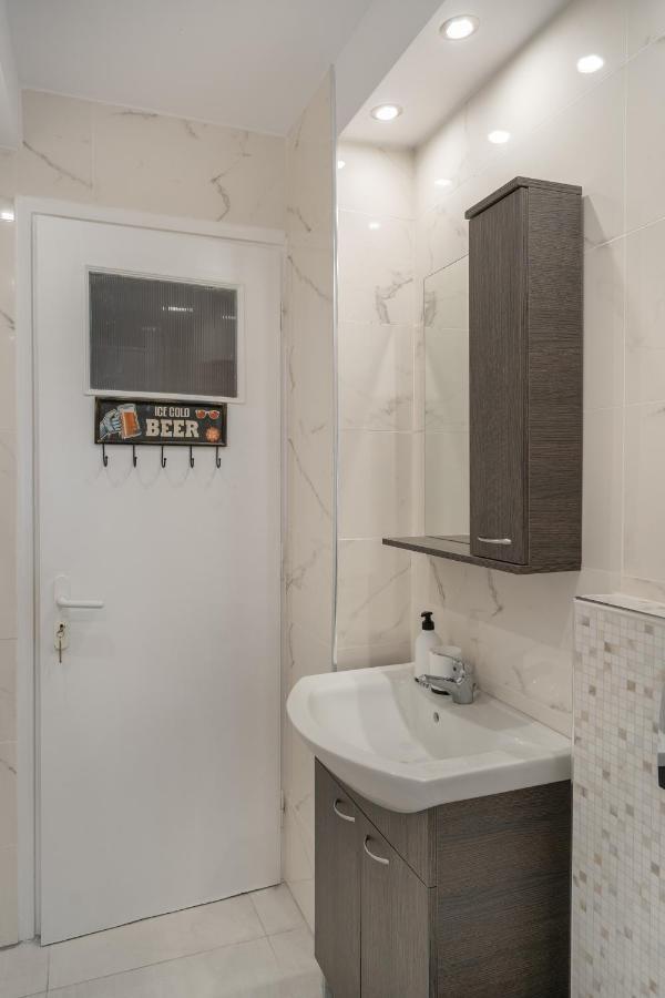 Comfy Apt Next To Metro Atena Exterior foto