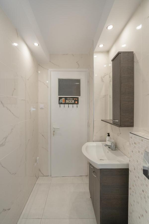 Comfy Apt Next To Metro Atena Exterior foto